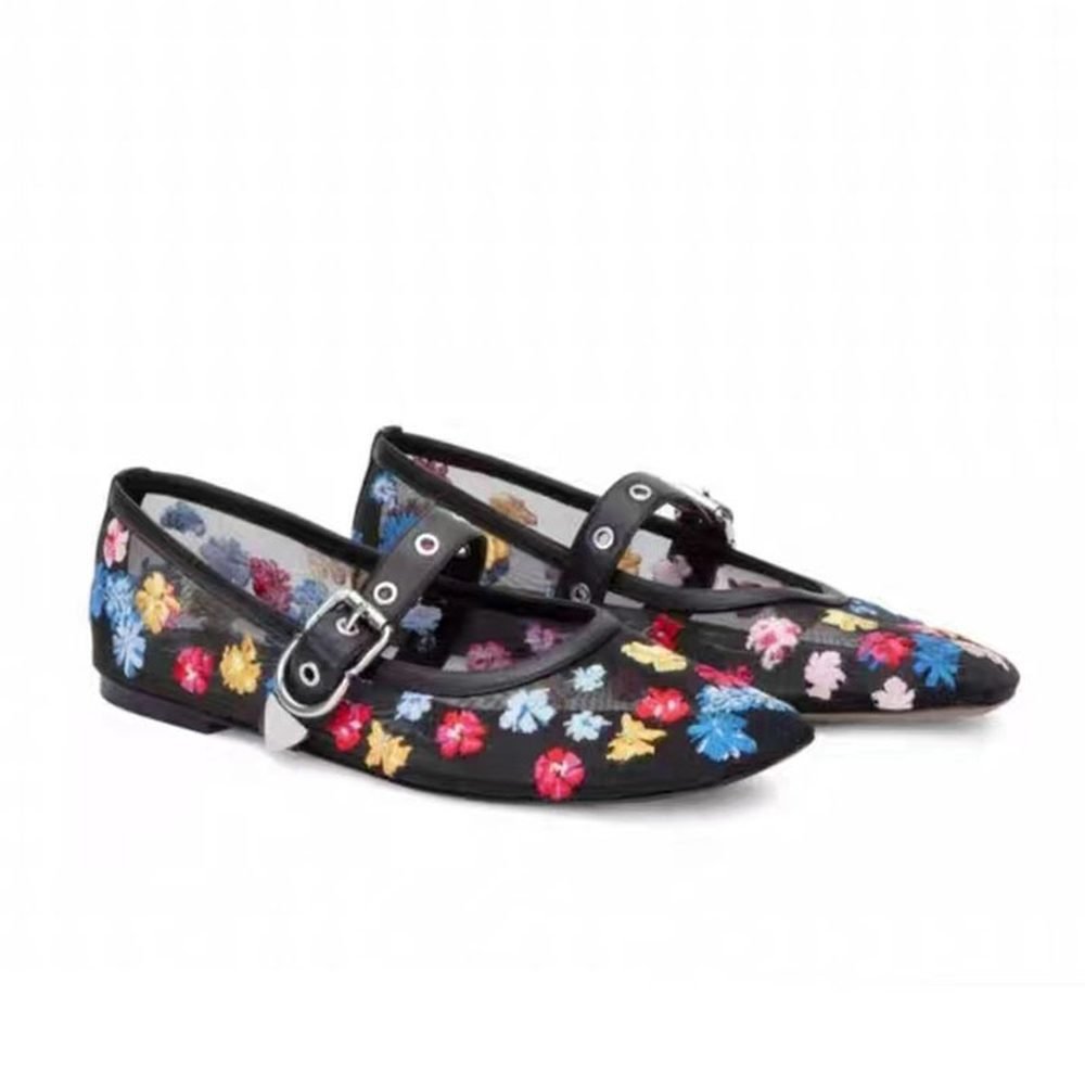 Women's casual shoes